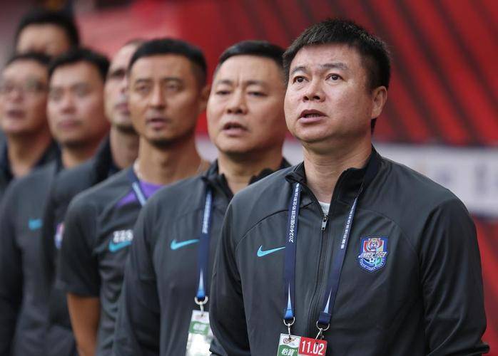 包含斯图加特客场输球，主帅面临下课危机的词条