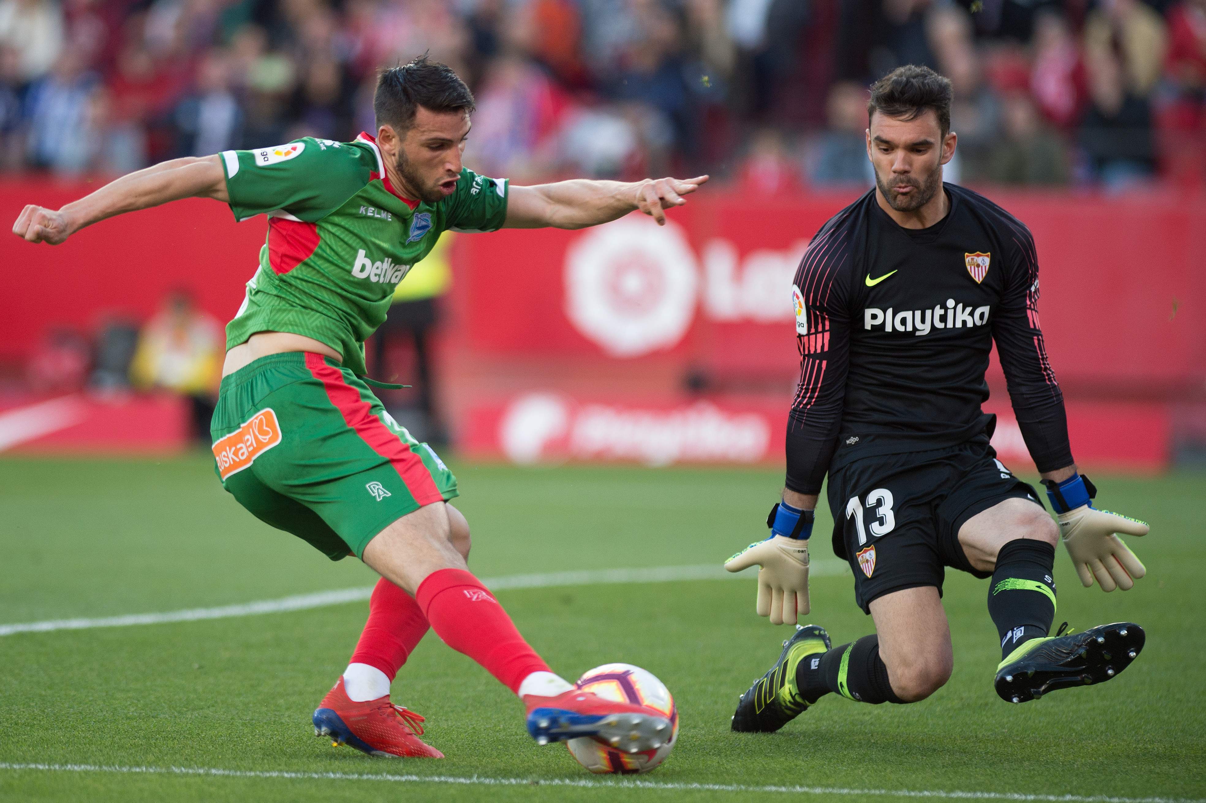 莱斯特城稳守对阵切尔西，双方争分夺胜