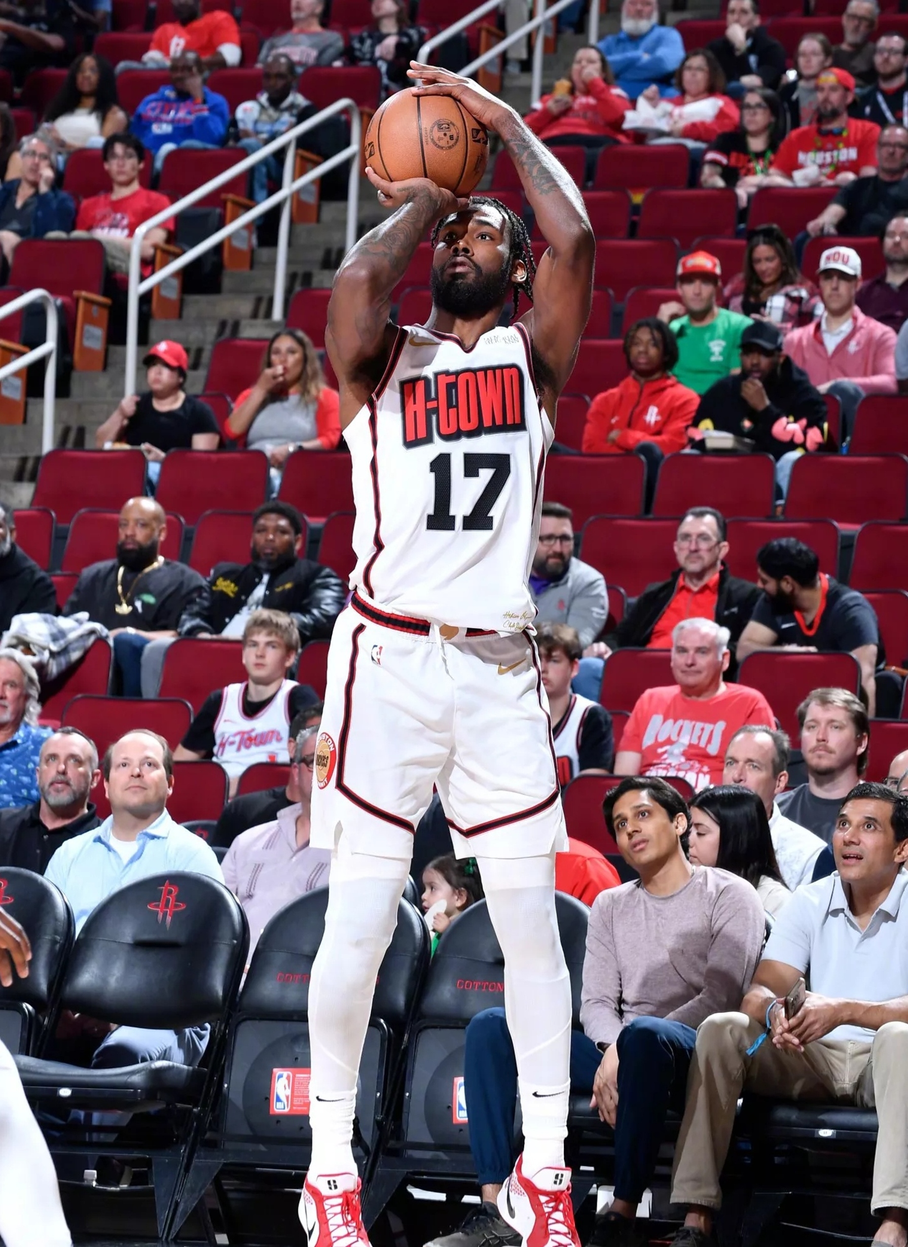 包含火箭惊艳全场，刷新队史纪录助攻爆棚，爵士逆转取胜！的词条